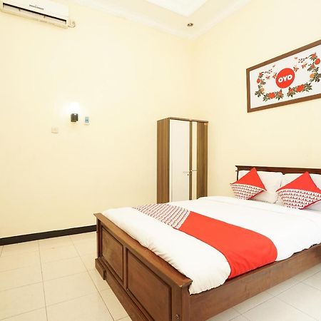 Oyo 587 Penginapan Sinar Harapan Probolinggo Exteriör bild