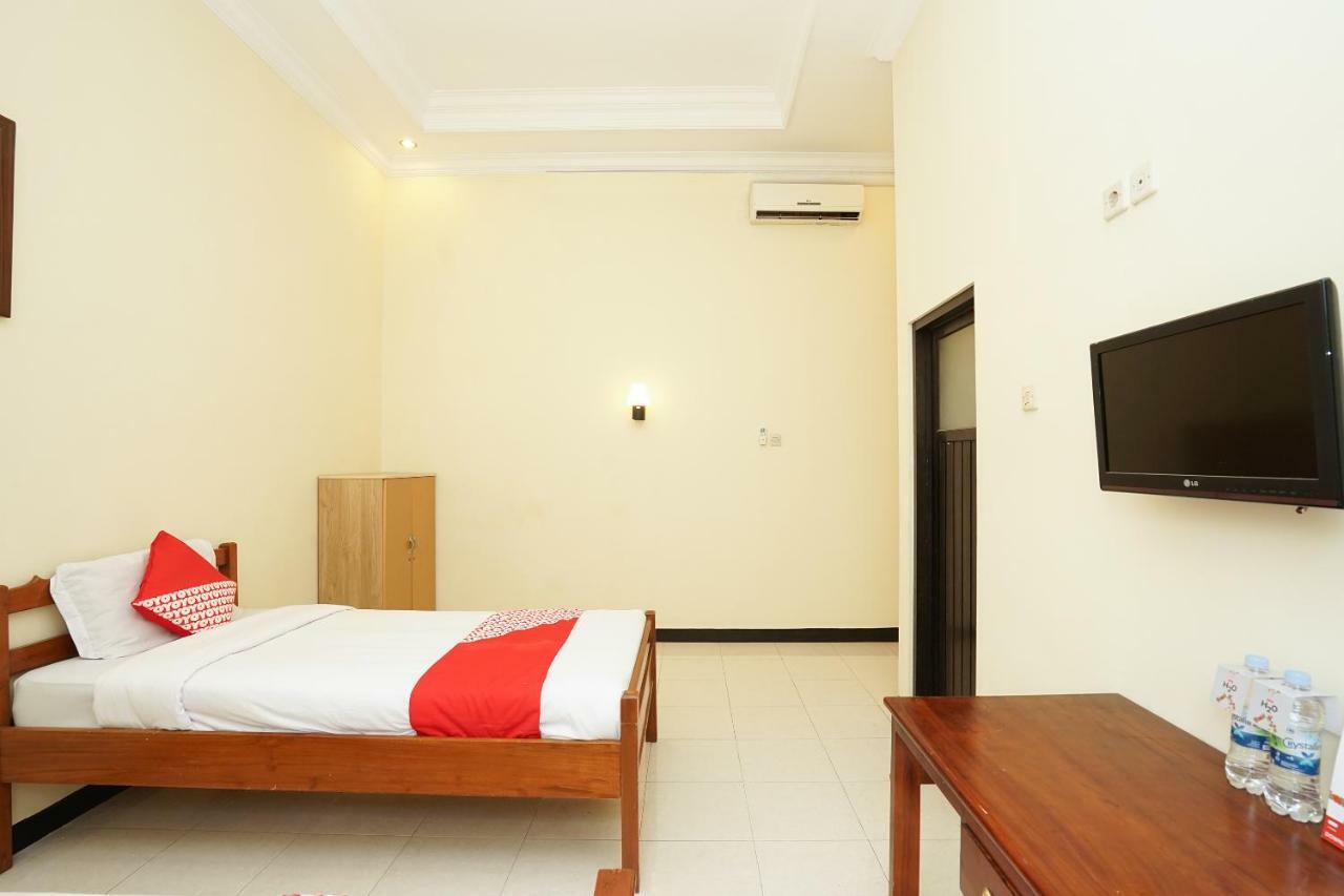 Oyo 587 Penginapan Sinar Harapan Probolinggo Exteriör bild